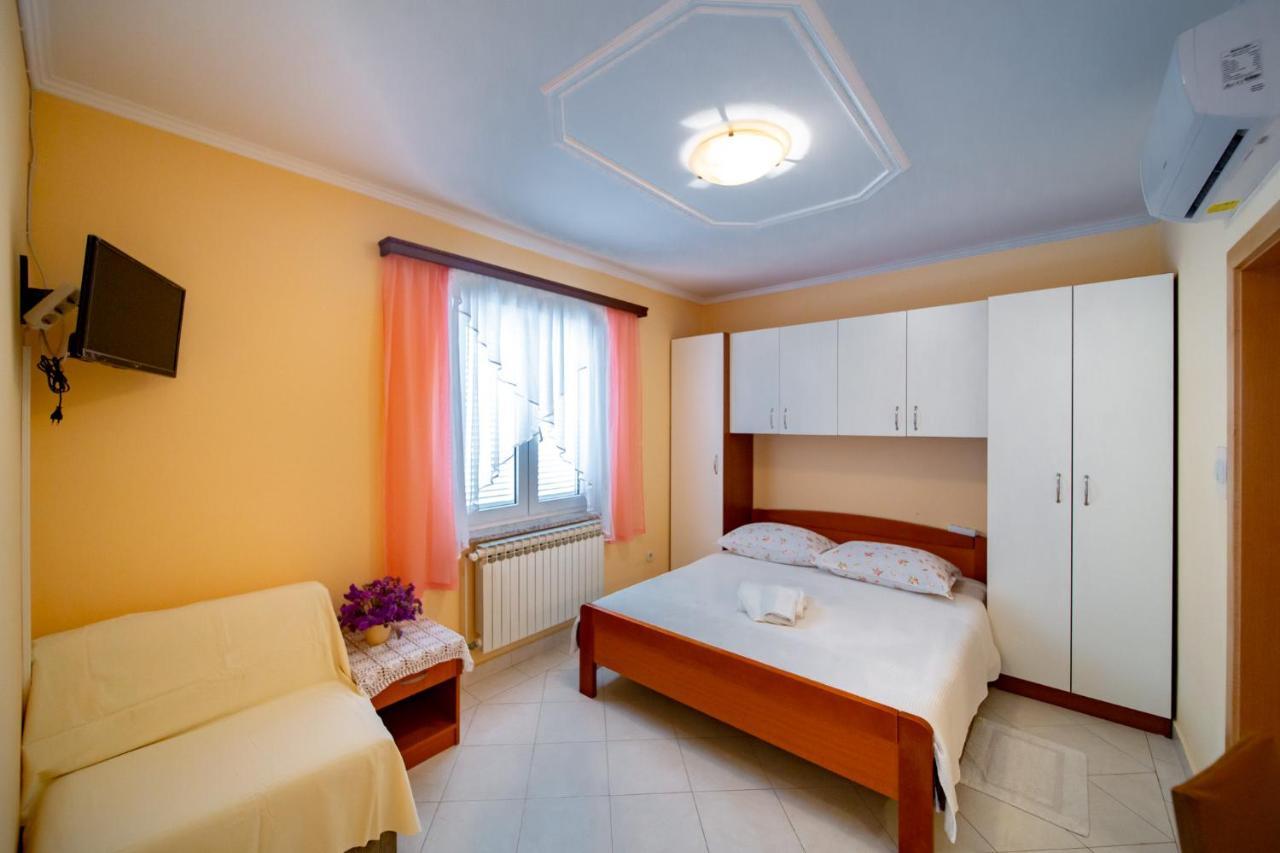 Kastell Apartments Lopar Exterior photo