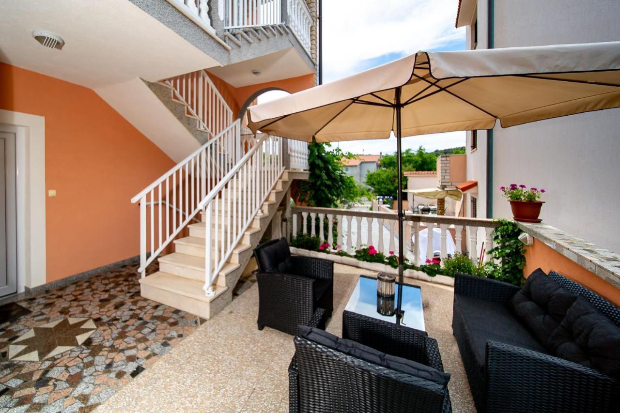 Kastell Apartments Lopar Exterior photo